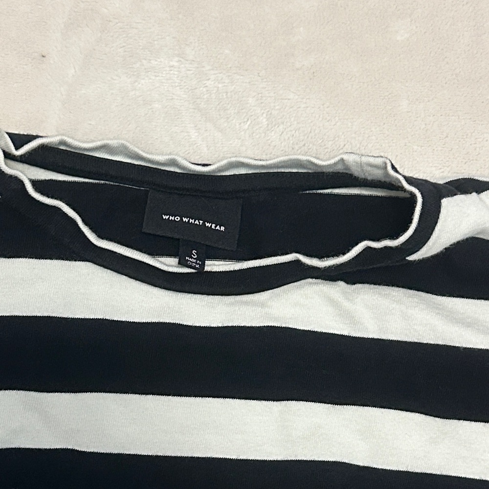 Who What Wear Black and White Striped Top - Picture 2 of 4